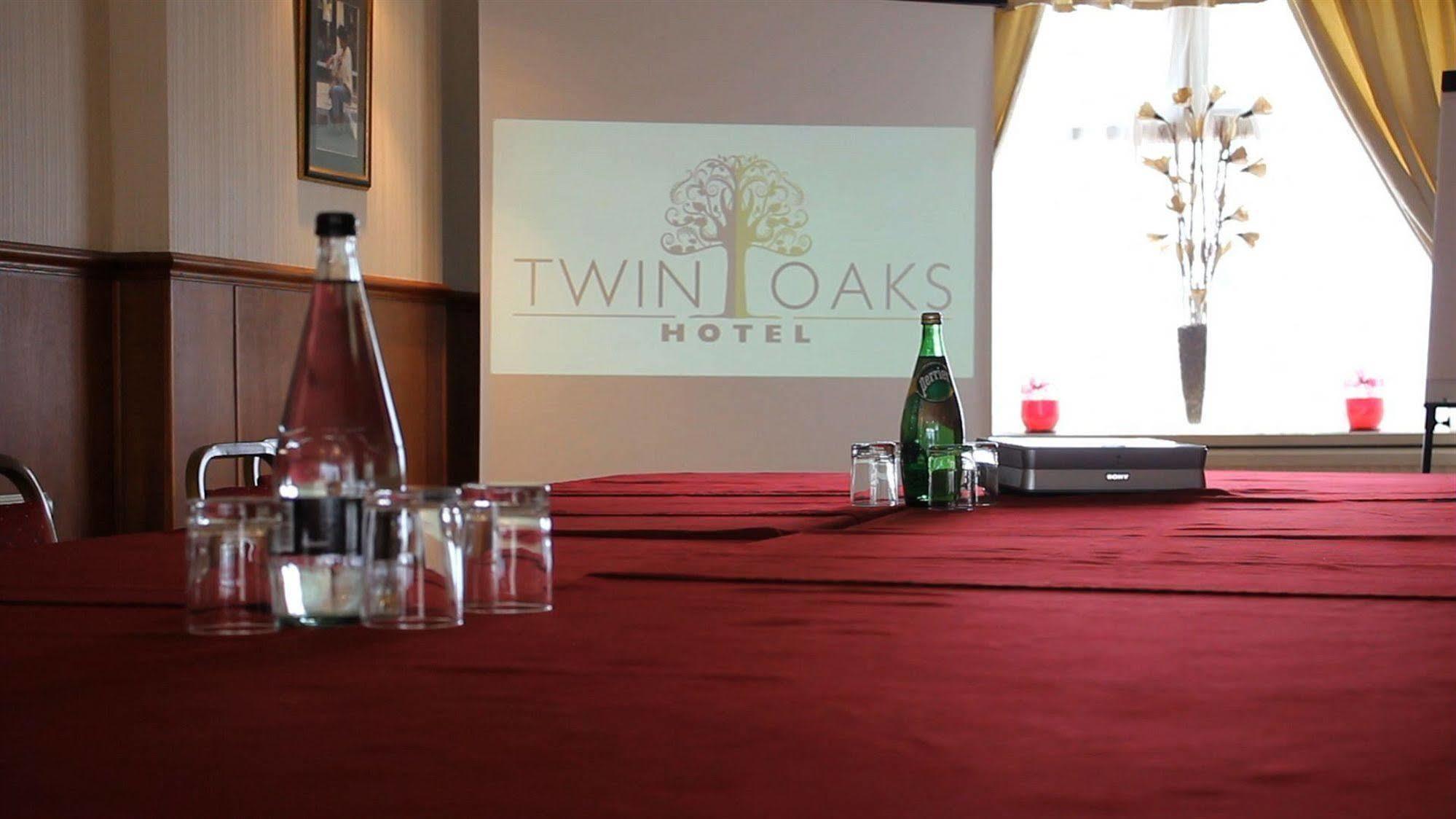 Hotel Twin Oaks